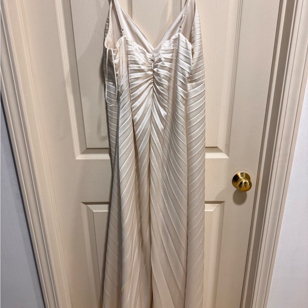 The A&F Giselle Sunburst Pleated Maxi Dress - Picture 7 of 9